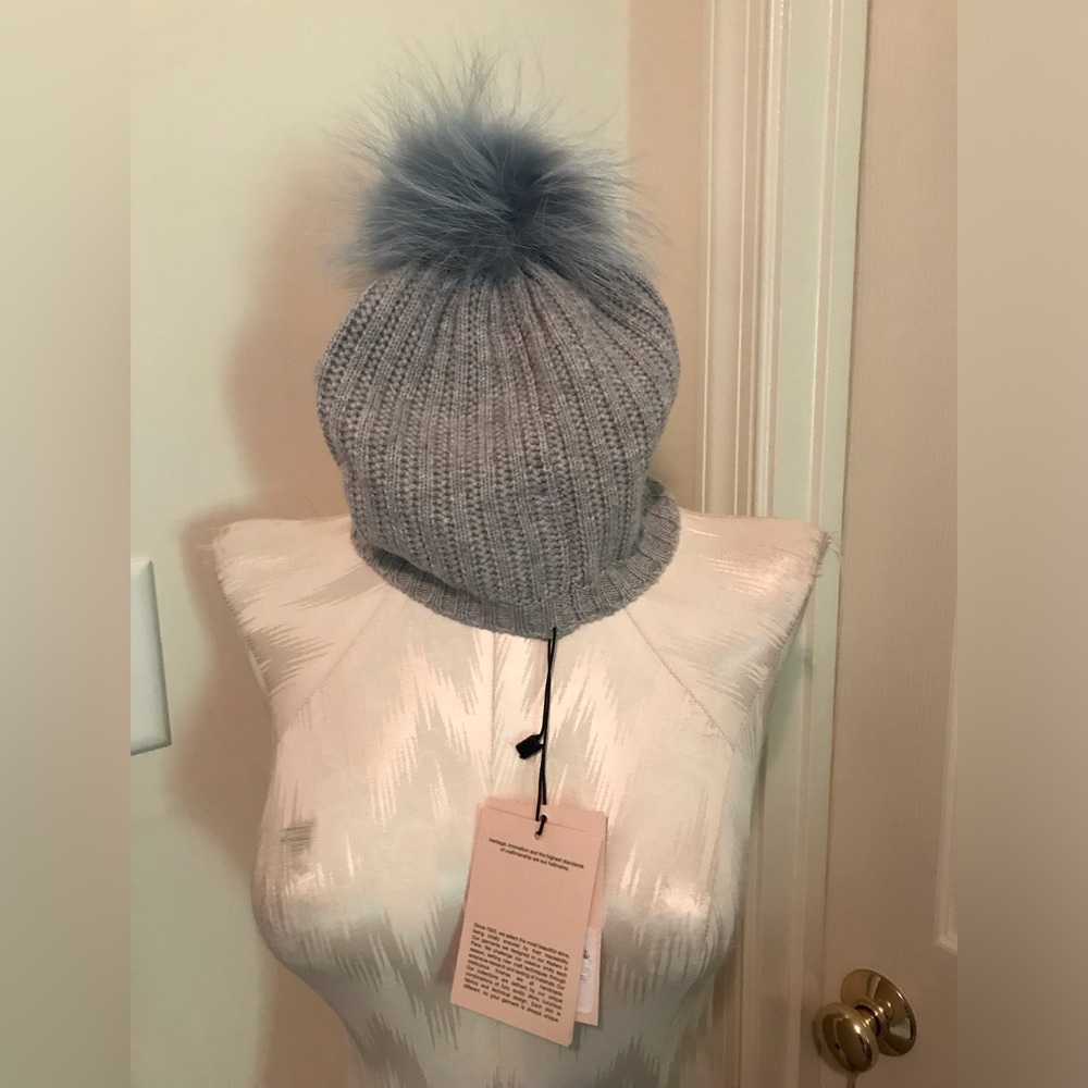 Yves Salomon kids hat blue size medium nwt $248 blue/with fur pom Pom